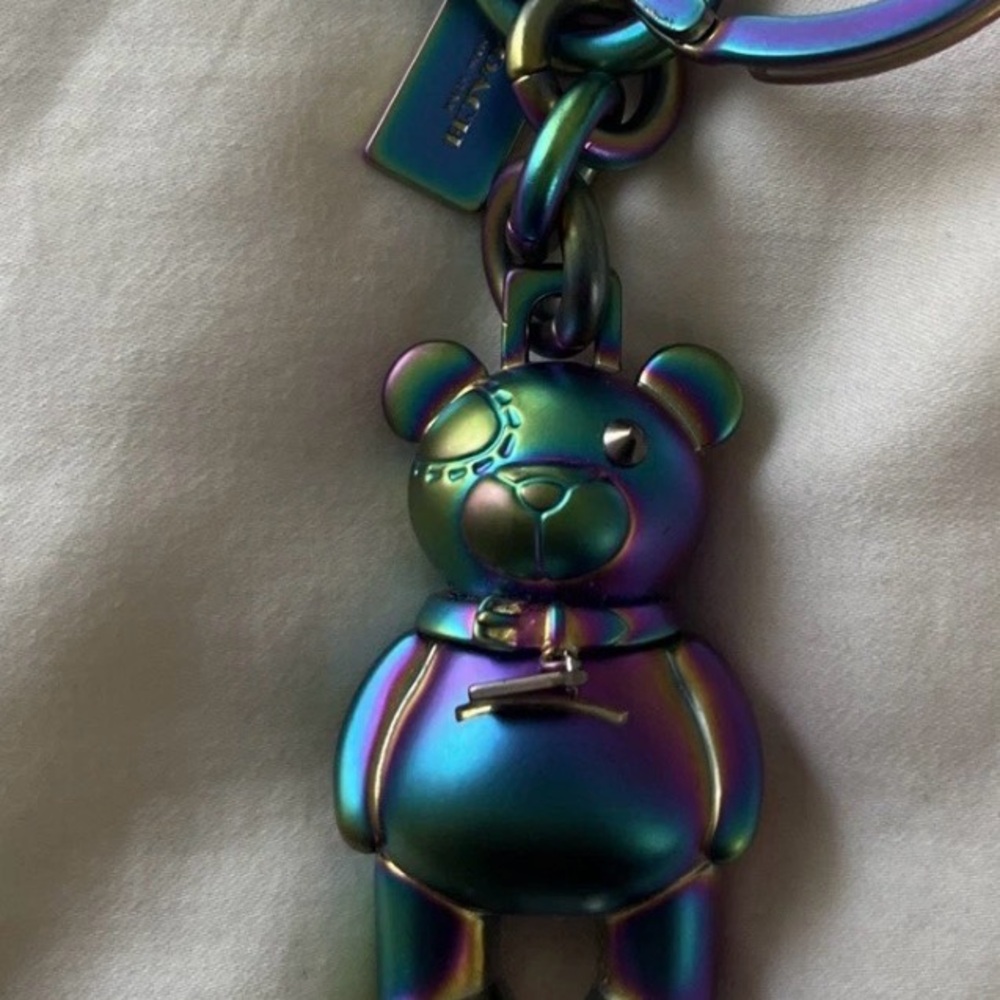 Coach 3D Multicolor oil slick, iridescent Metallic bear. Rare. Keychain FOB. - Picture 13 of 14